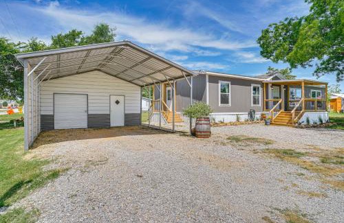 Graford House | 12 Mi to Possum Kingdom Lake Graford Getaway!