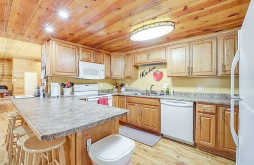 Strawberry Cabin | 12 Mi to Tonto Natural Bridge SP: Cabin w/Patio!