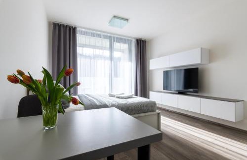 Kosire Apartment | 12 min Centrum, 200Mb WIFI, Onsite Supermarket