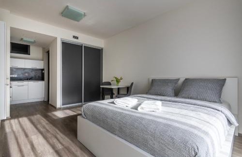 Kosire Apartment | 12 min Centrum, 200Mb WIFI, Onsite Supermarket