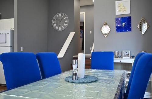 Calgary House | 12 Spacious Home W Ac, Crib, Garage, By Airport