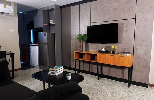 Don Muang Hotel | 12 The Residence Hotel