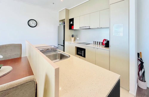 Cairns Apartment | '12' Top Floor Esplanade Apartment ~ 2BR 2Bth Pool Gym Wifi