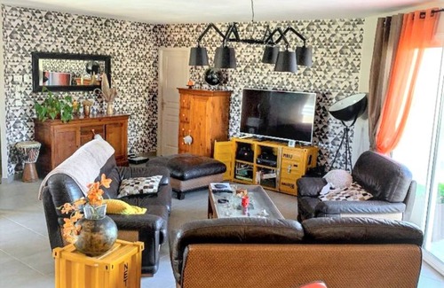 Saint-Martin-Lacaussade Villa | 120 m² Villa ∙ 3 bedrooms ∙ 6 guests