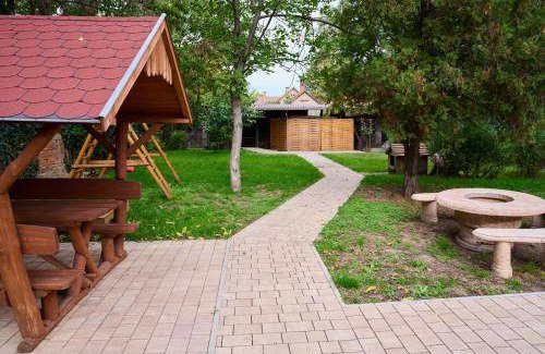Hodmezovasarhely Apartment | 120 m² Apartment ∙ 4 bedrooms ∙ 8 guests