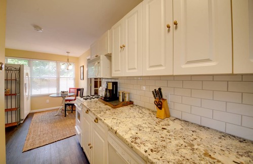 St. Charles Cottage | 120 m² Cabin ∙ 2 bedrooms ∙ 8 guests