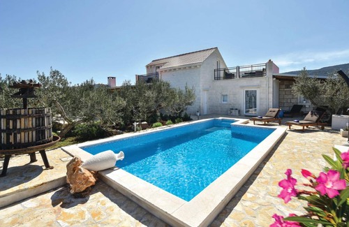 Pucisca House | 120 m² House ∙ 3 bedrooms ∙ 8 guests