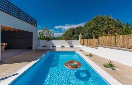 Tinjan Villa | 120 m² Villa ∙ 4 bedrooms ∙ 8 guests