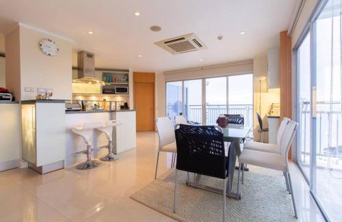 Khao Takiab Apartment | 120 sqm Beachfront Condo