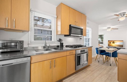 Historic Hyde Park North Apartment | 1209.1 Gunby - The Hyde Out