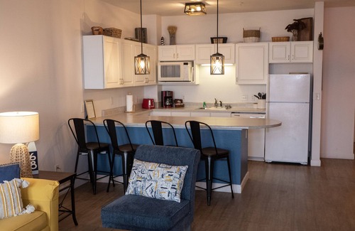 Delavan Lake Condo | 121- Cheerful & Sunny 2 Bedroom Lake View Condo w/Patio