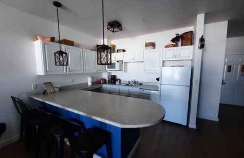 Delavan Lake Condo | 121- Cheerful & Sunny 2 Bedroom Lake View Condo w/Patio