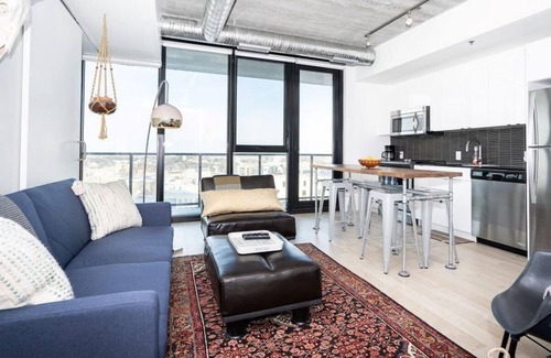 Downtown Winnipeg Condo | (1210)Downtown Glasshouse Gorgeous 2BR 1BATH +PARKING+Fast WiFi (311)