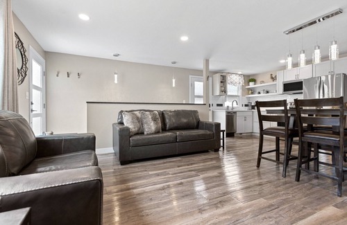 Green Bay House | 1220 Lambeau Field Luxe