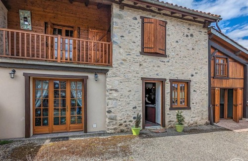 Valcabere House | 123 m² Gîte ∙ 3 bedrooms ∙ 6 guests