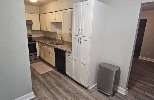Clodine House | 12371 Sharpview Dr
