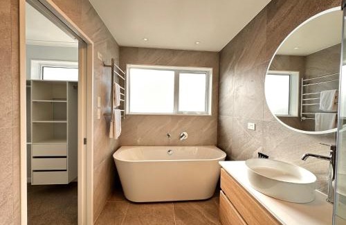 Auckland House | 123B Forresthill Rd