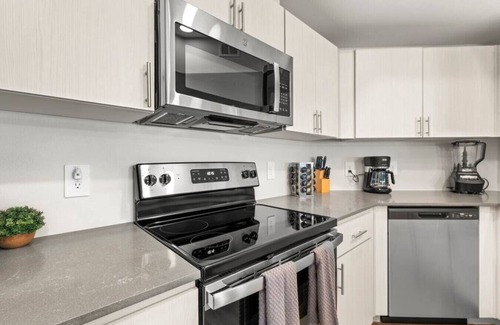 Phoenix Apartment | 125 2 BR near State Farm & Parks w/Gym & Heated Pool