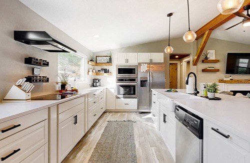Burnet House | 125 m² Mobile home ∙ 3 bedrooms ∙ 8 guests