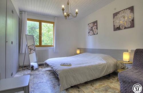 Cruzilles-les-Mepillat House | 126 m² Gîte ∙ 5 bedrooms ∙ 12 guests