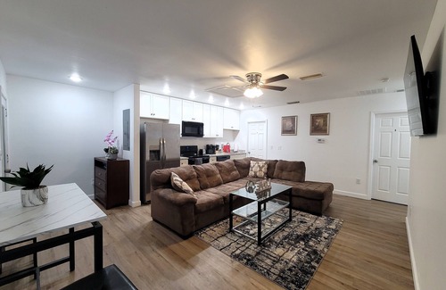 Tallahassee House | 126-House (10BR): a renovated duplex near FSU