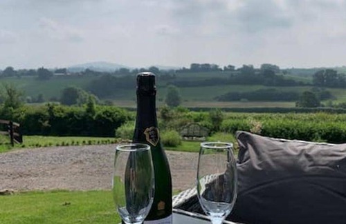 Gillingham House | 126 m² House ∙ 2 bedrooms ∙ 6 guests