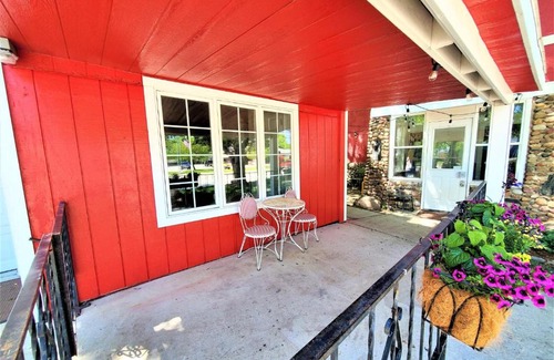Arnolds Park Apartment | 127 Hwy 71 AT Bunk House