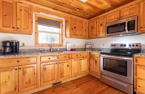 Mentone House | $129 August Mid-Week SALE!Brow-HotTub-GR8Coffee-Pet-New Bath