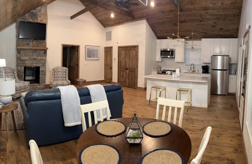 Mentone House | $129 August MidWeek SALE+HotTub+OutdoorFP+Private+GR8 Coffee