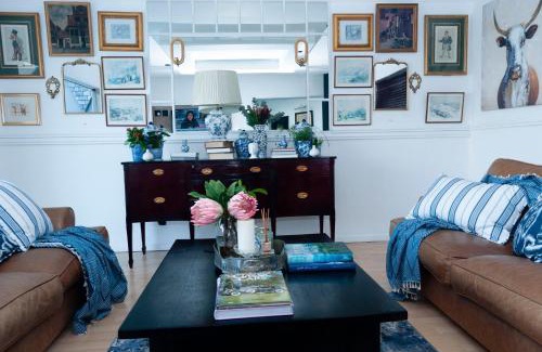 Kosmos Bed & Breakfast | 129inHarties Lodge and SPA