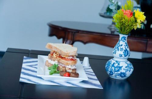 Kosmos Bed & Breakfast | 129inHarties Lodge and SPA
