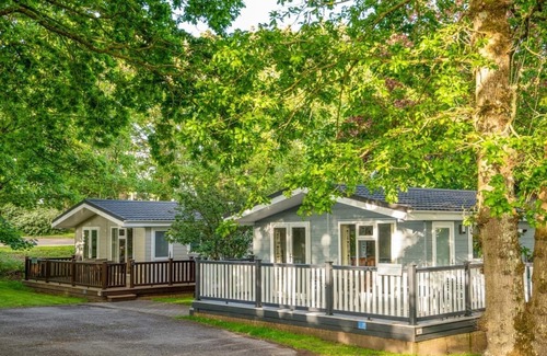 New Forest District House | 12ft-wide caravan with one double with en suite bathroom and one twin bedroom.