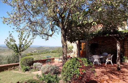 Castellina in Chianti House | 12km North of Siena with a stunning view pool & tenniscourt 3 bedrooms ensuite