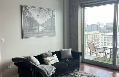 Atlantic Station Area Condo | 12th floor CONDO w/ SKYLINE VIEWS