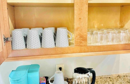 West University House | 13 Beds 7 TVs Sleeps19 W2 AC