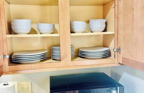 West University House | 13 Beds 7 TVs Sleeps19 W2 AC