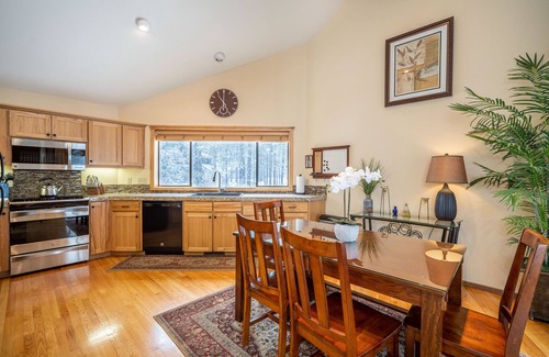 Sunriver House | 13 Elk | Charming 2 Bedroom Cabin