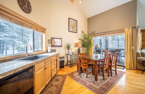Sunriver House | 13 Elk | Charming 2 Bedroom Cabin
