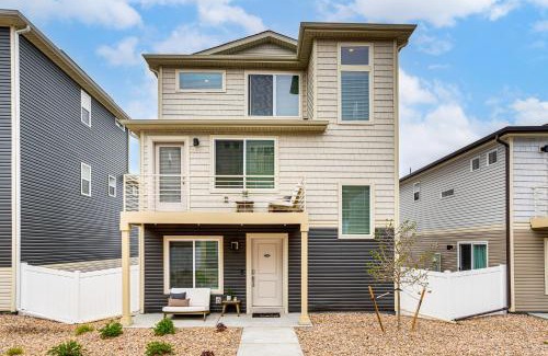Gateway House | 13 Mi to Dtwn Denver Spacious Home with Balcony!