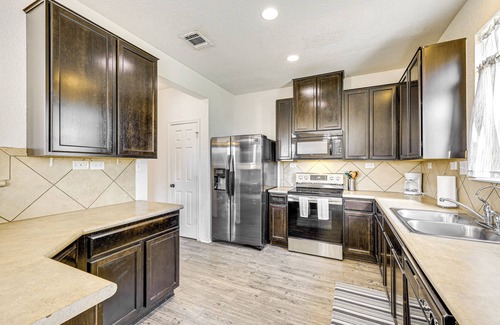 Southside House | 13 Mi to Dtwn San Antonio & the Alamo: Quiet Home