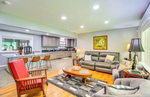 Henagar House | 13 Mi to Guntersville Lake: Henagar Gem w/Hot Tub
