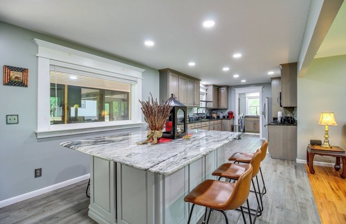 Henagar House | 13 Mi to Guntersville Lake: Henagar Gem w/Hot Tub