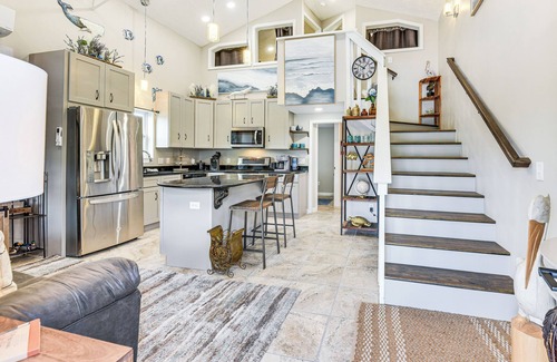 Panama City Cabin | 13 Mi to St Andrews State Park: Cabin w/Patio!