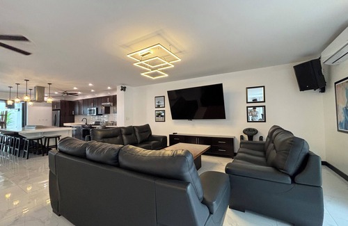 Jaco House | 13 ROOM ALL-INCLUSIVE MEGA LUXURY HOUSE - BEST DEAL IN ALL OF JACO
