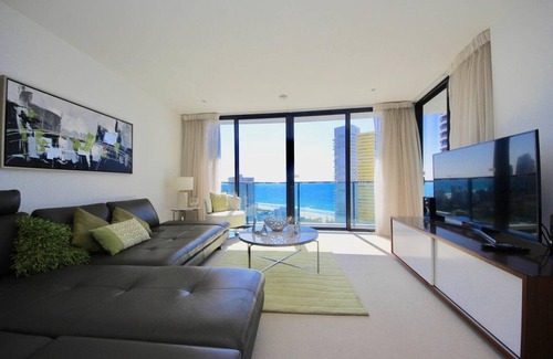 Broadbeach Apartment | 130 m² Apartment ∙ 2 bedrooms ∙ 4 guests