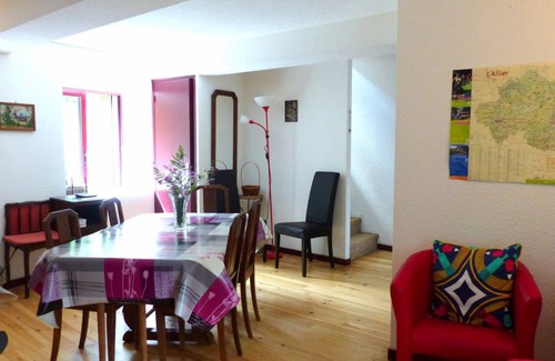Ferrieres-sur-Sichon Cottage | 130 m² Cabin ∙ 3 bedrooms ∙ 8 guests