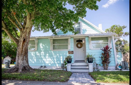 Saint Cloud House | 131 m² House ∙ 3 bedrooms ∙ 9 guests