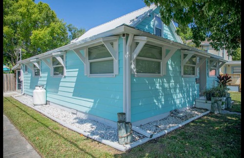 Saint Cloud House | 131 m² House ∙ 3 bedrooms ∙ 9 guests