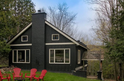 Grey Highlands Ski Chalet | 131 Pioneer Drive · The Perfect Getaway - Luxury Chalet - 4 Bedrooms