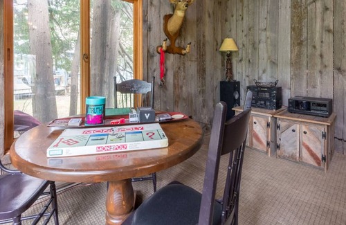 Grey Highlands Ski Chalet | 131 Pioneer Drive · The Perfect Getaway - Luxury Chalet - 4 Bedrooms
